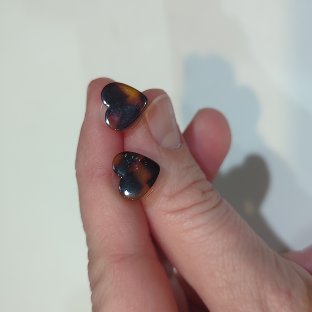 Tortoise shell heart stud earrings